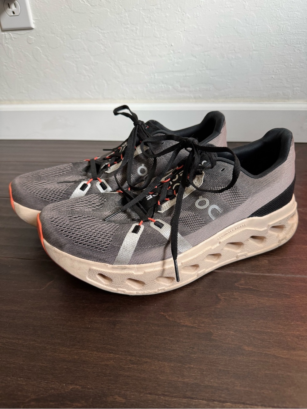 On Running Cloudsurfer Men's 12 Gray missing insoles